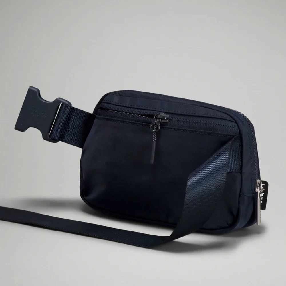 NWT 🍋 Lululemon True Navy Everywhere Belt Bag